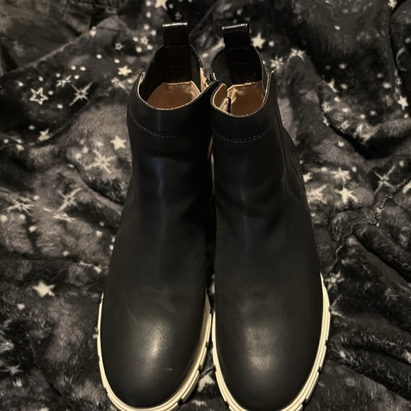 Women’s Faux leather boots size 9 - Picture 5 of 6